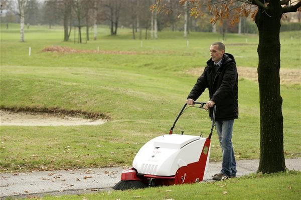 Zametací stroj s motorem ručně vedený BRAVA 900